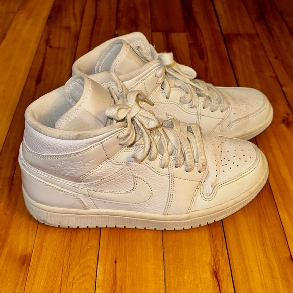 Jordan 1 Mid Triple White Patent Swoosh (W8) - Picture 1 of 4